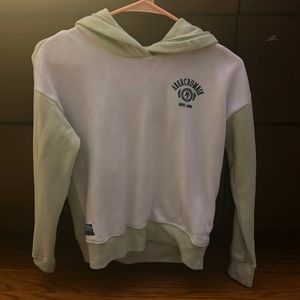 I am selling this hoodie this hoodie it had been washed!